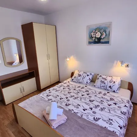 Apartment Oliva Krk Town Buitenkant foto